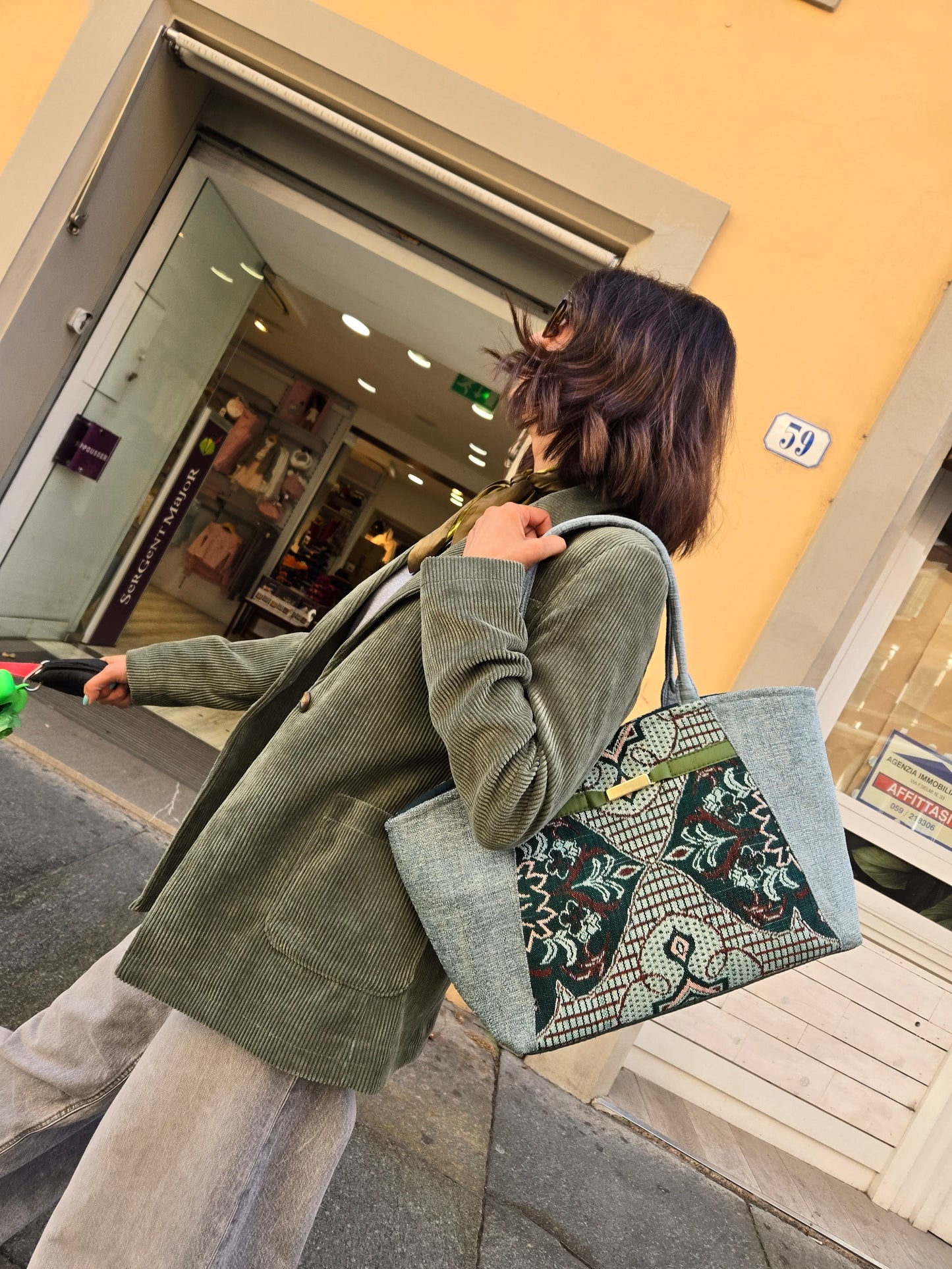 KATHERINE MENTA SHOPPER