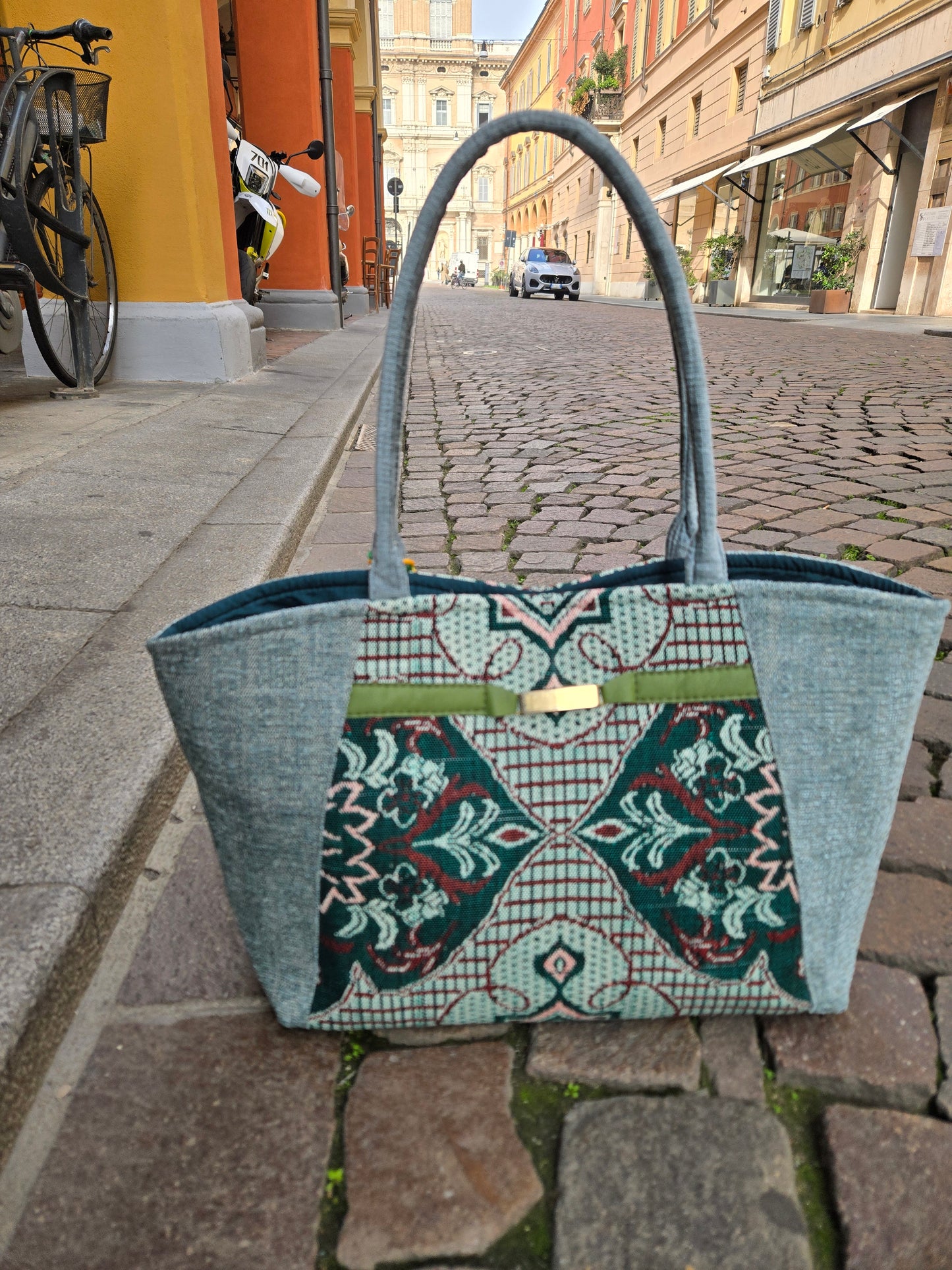 KATHERINE MENTA SHOPPER