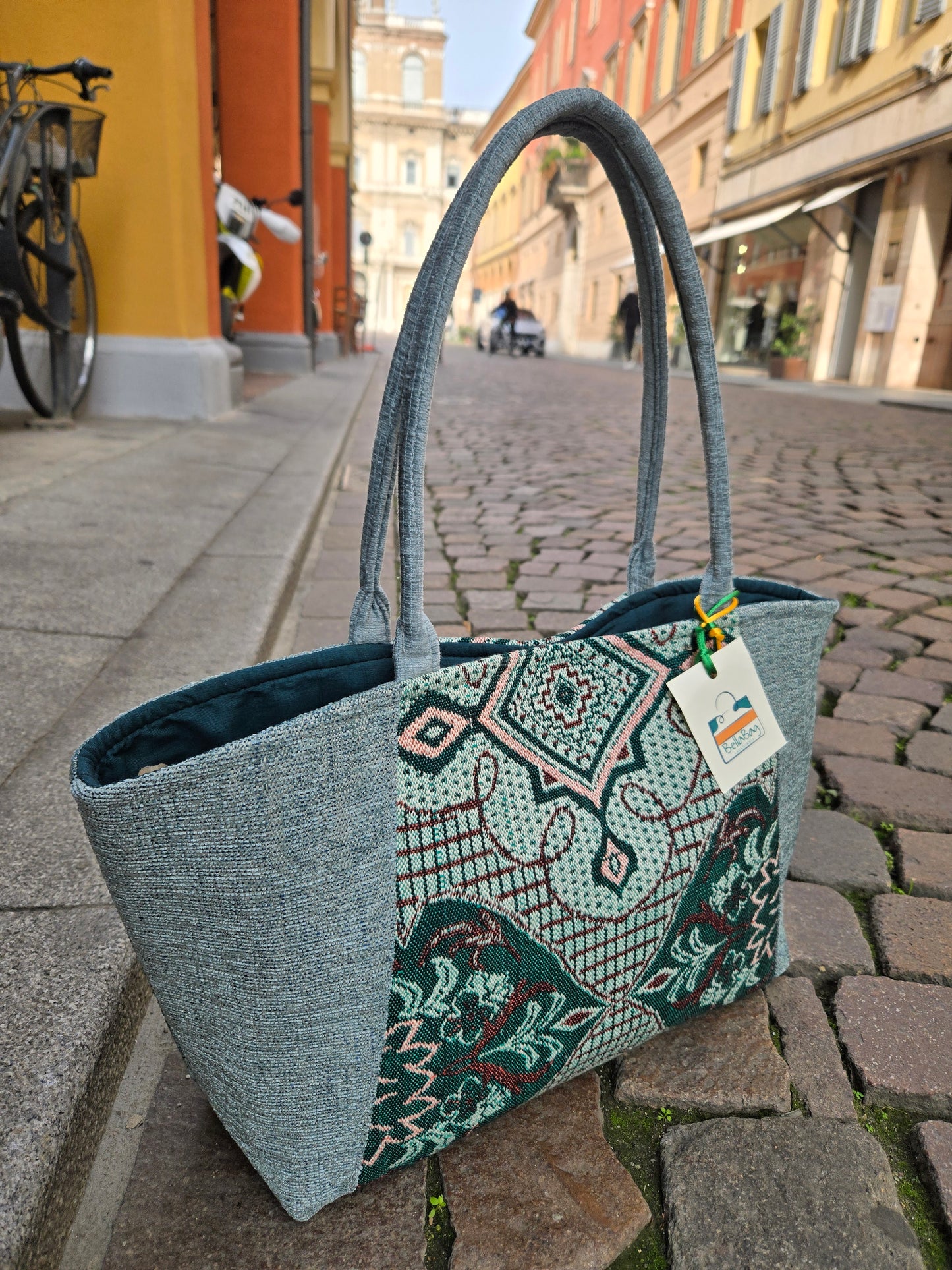 KATHERINE MENTA SHOPPER