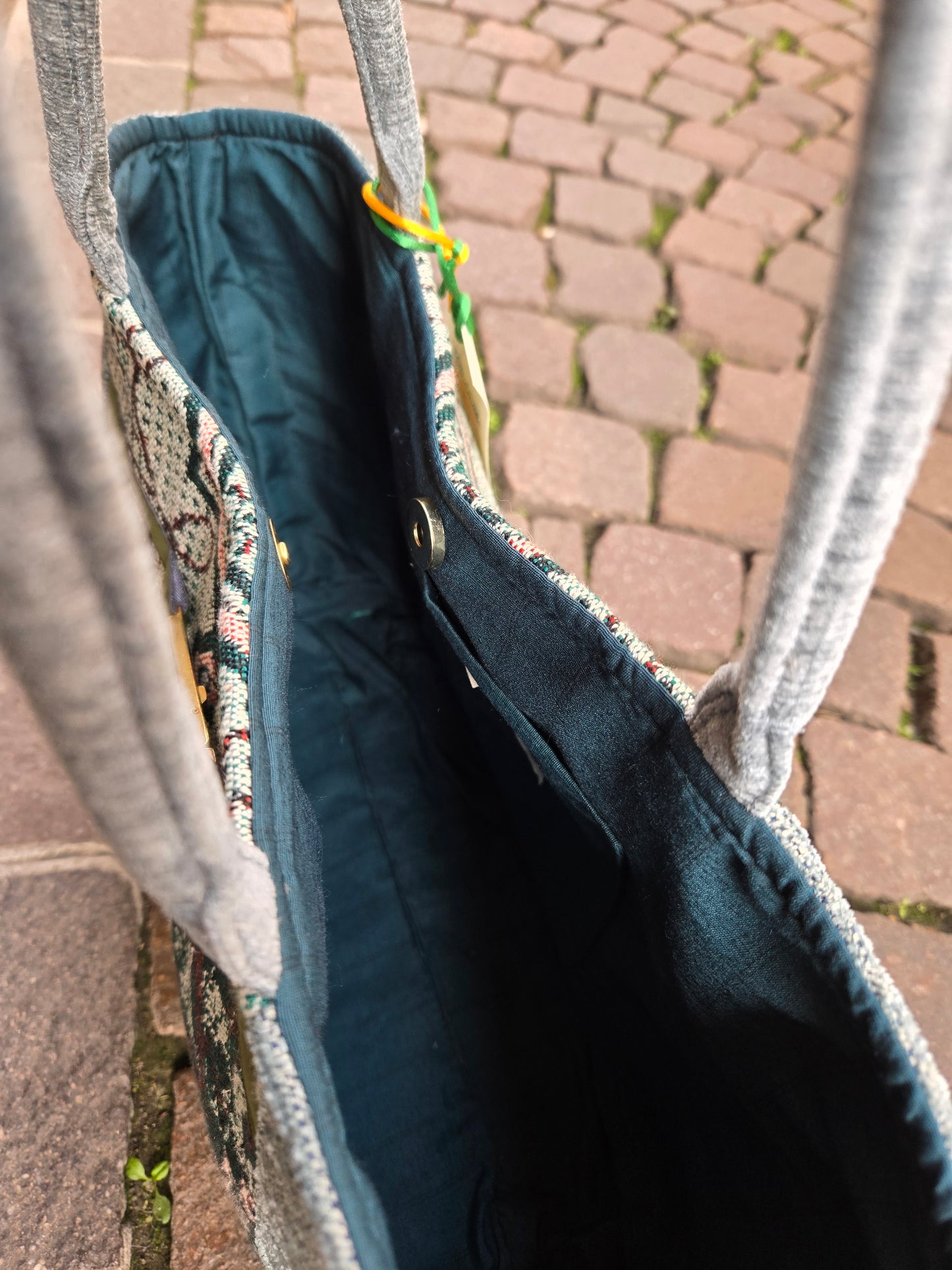 KATHERINE MENTA SHOPPER