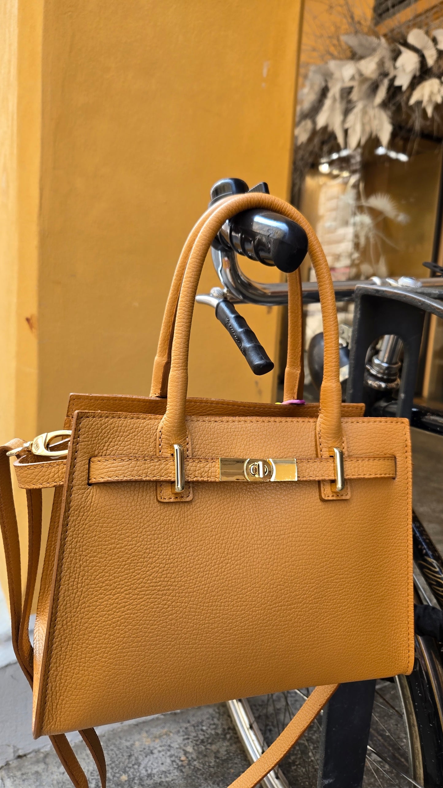 Jacqueline camel mini