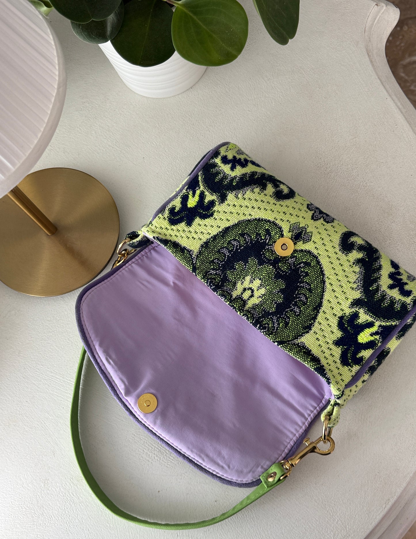 Clutch  Any verde