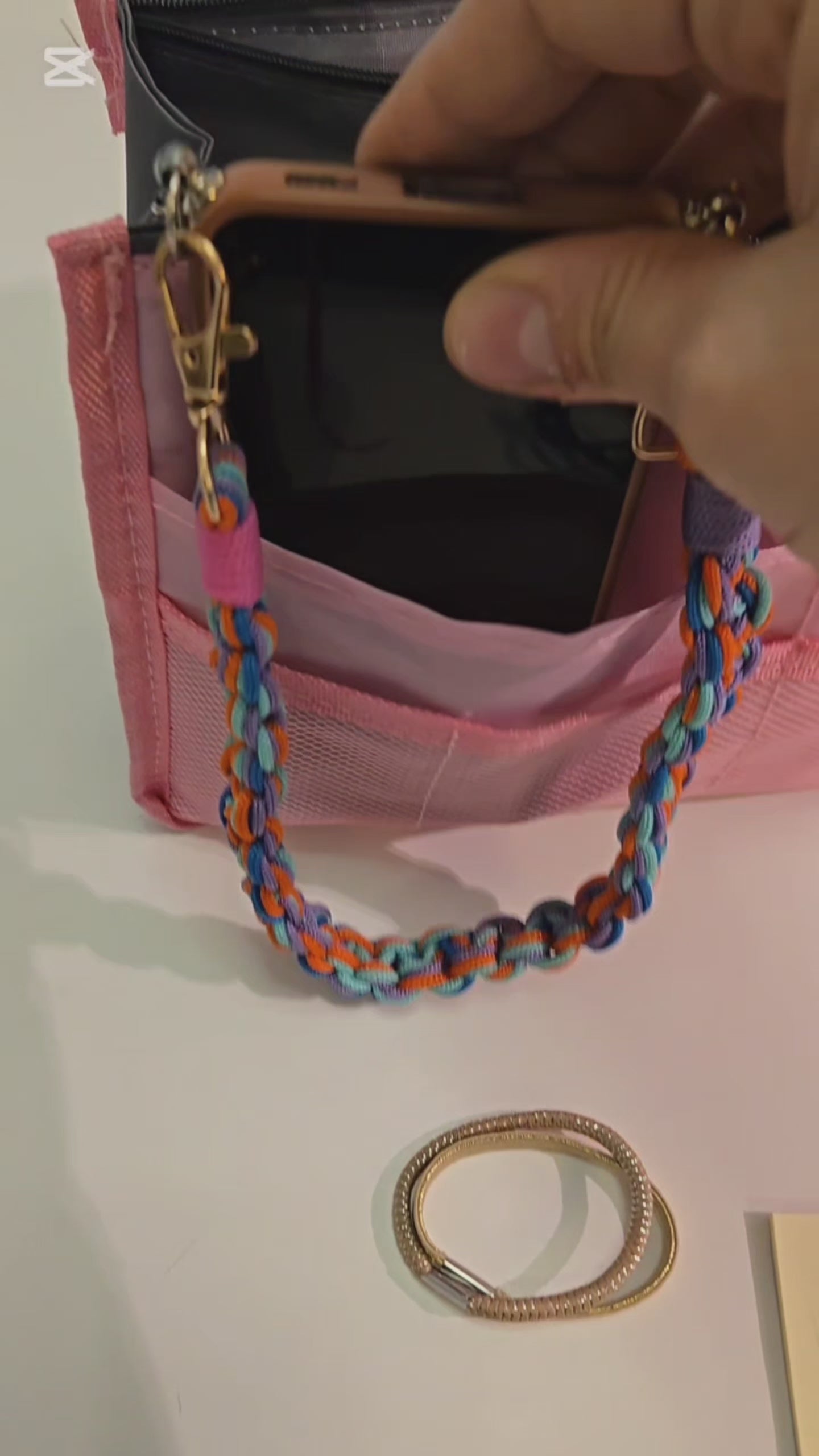 Carica il video: 