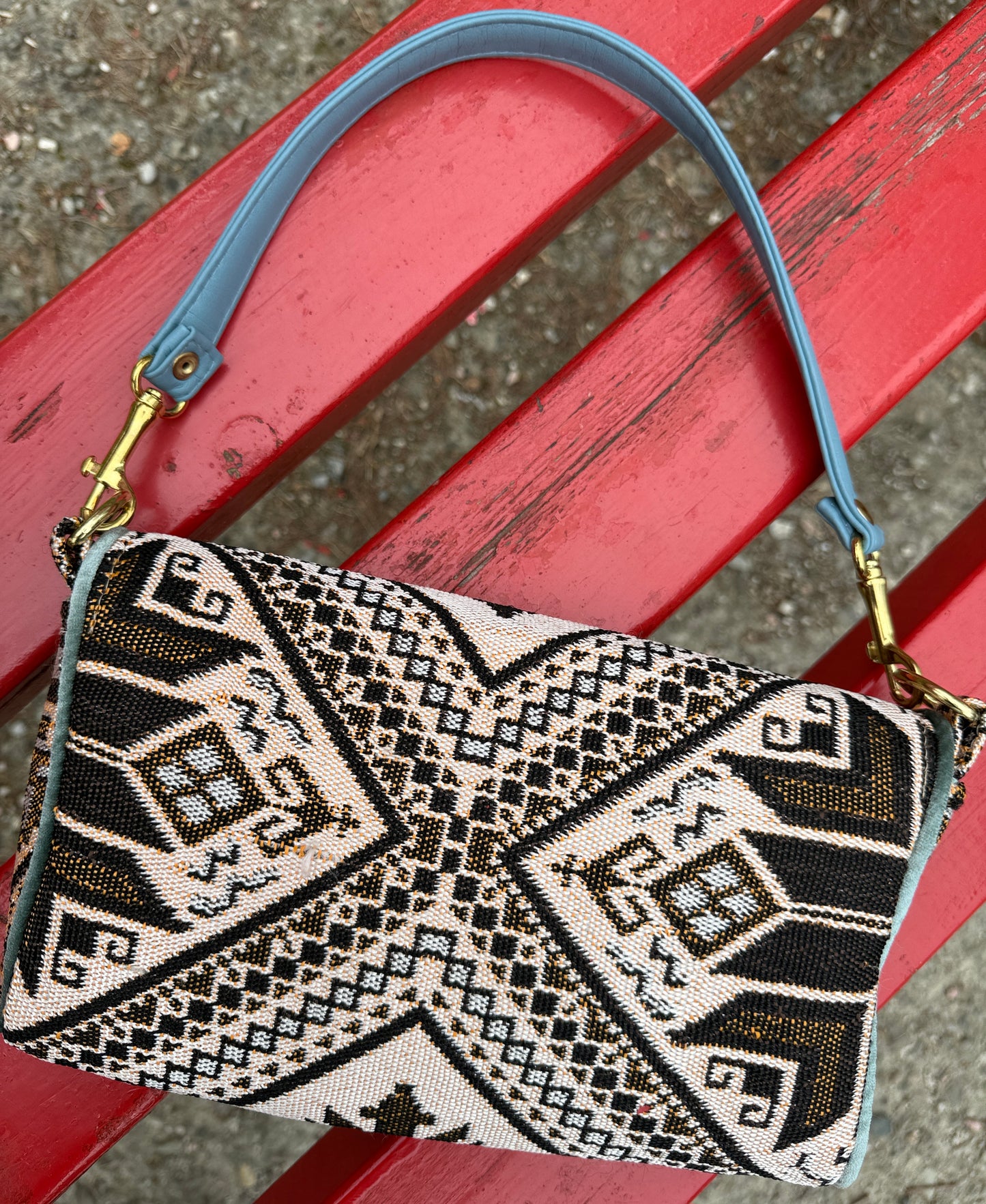Clutch  Any azzurra