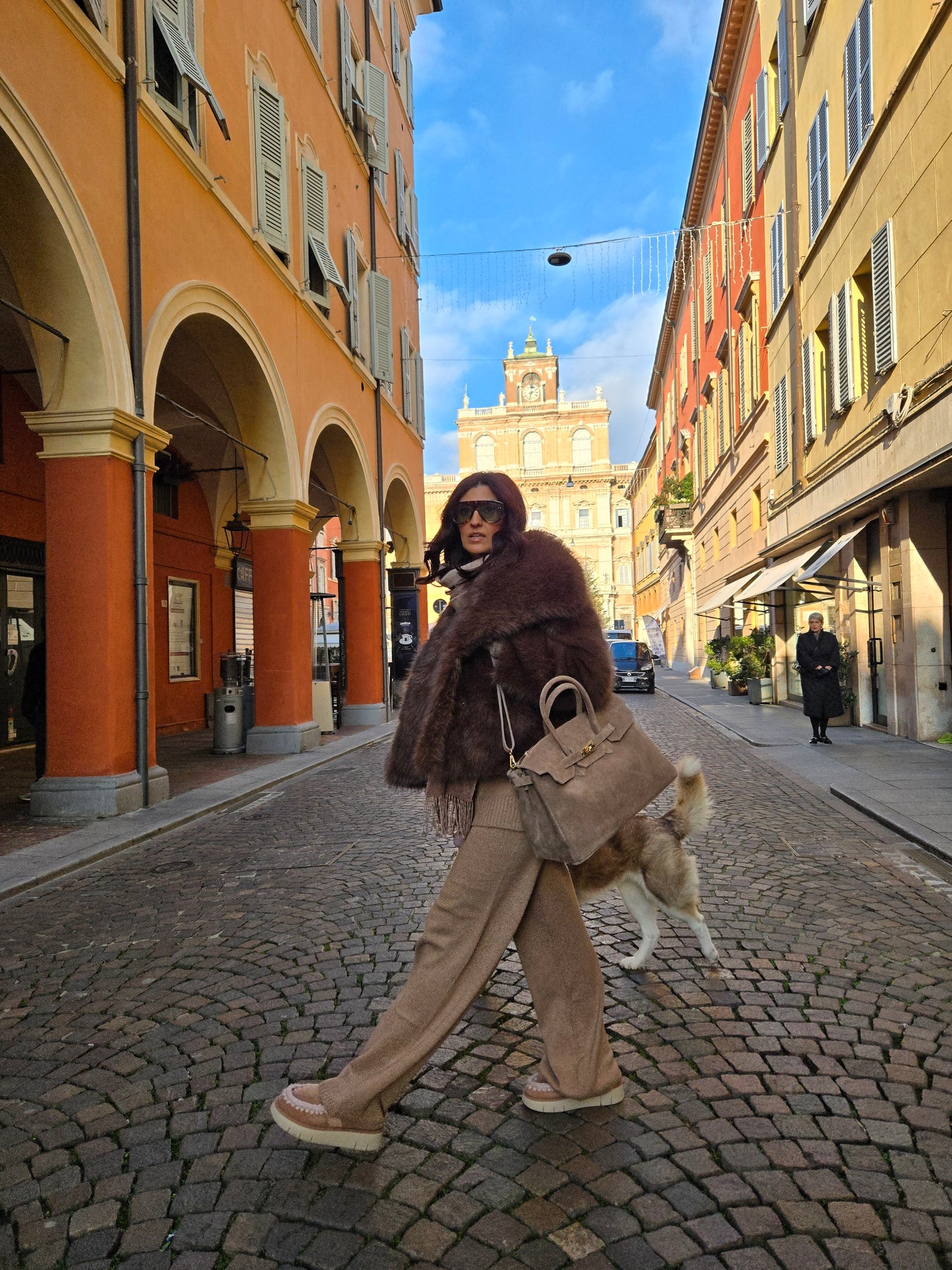 JACQUELINE TORTORA in camoscio