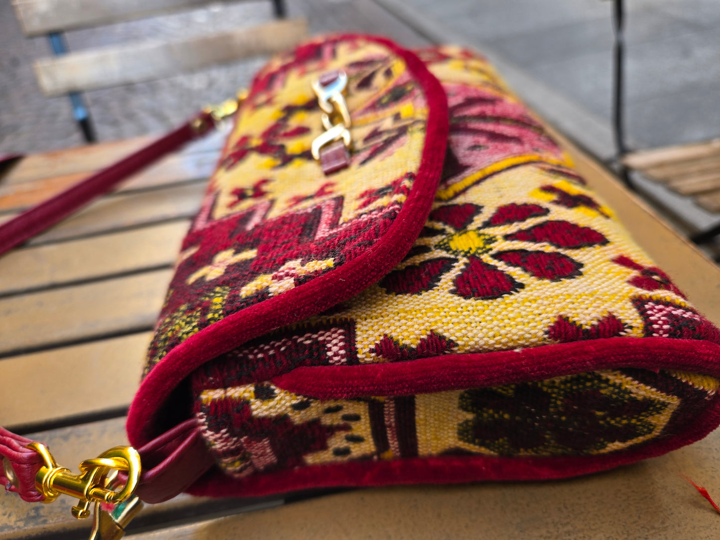 Clutch Any Rossa