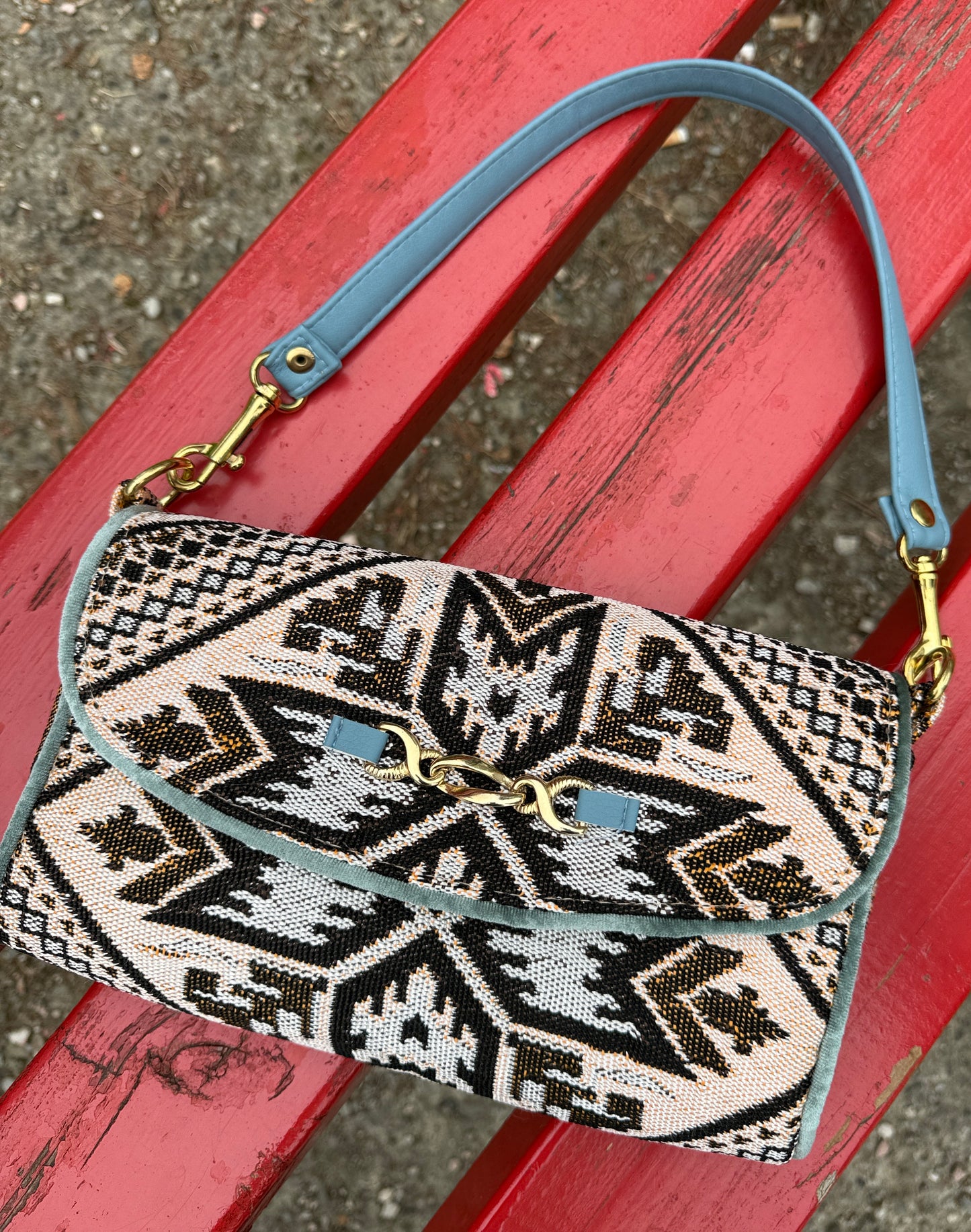 Clutch  Any azzurra